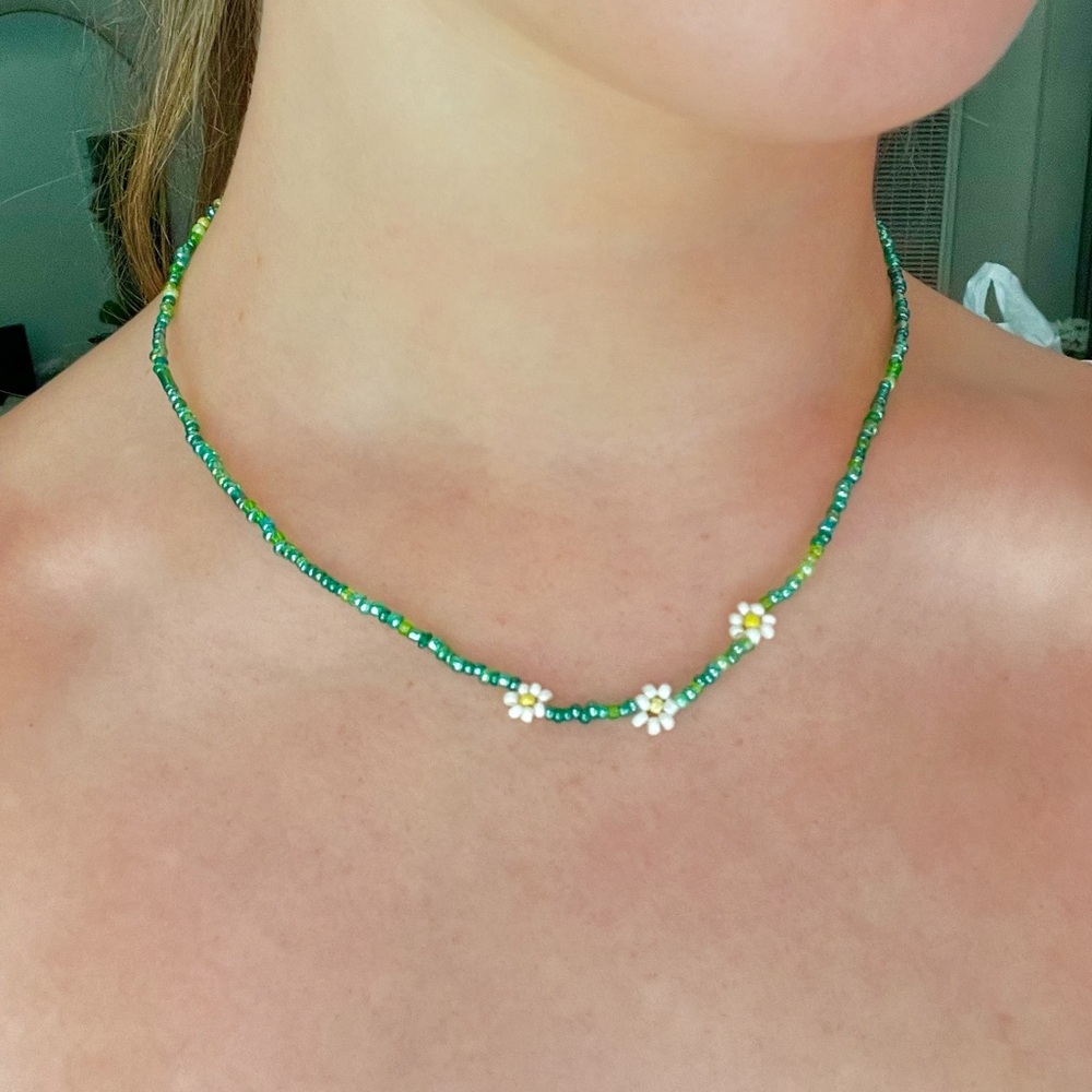 Daisy Dainty Beaded Necklace